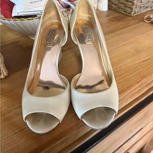 Badgley Mischka Cream Peep-Toe Heels